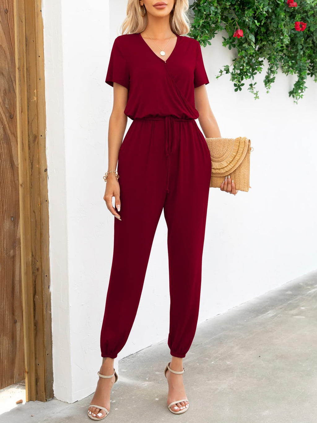 Kvinne Jumpsuit med Kort Erme V - Hals og Lommer - NordHjem