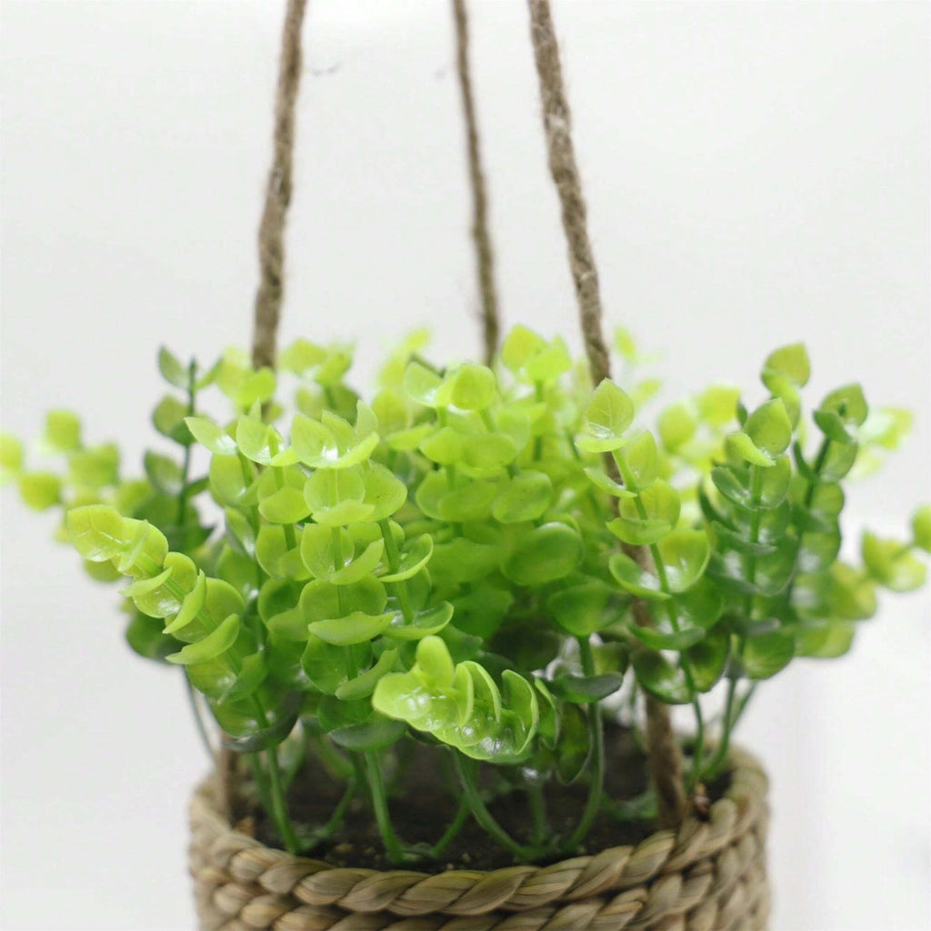 Leafara hengende kunstig plante i vevd kurv