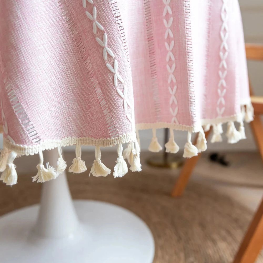 Rund duk med bladbroderi