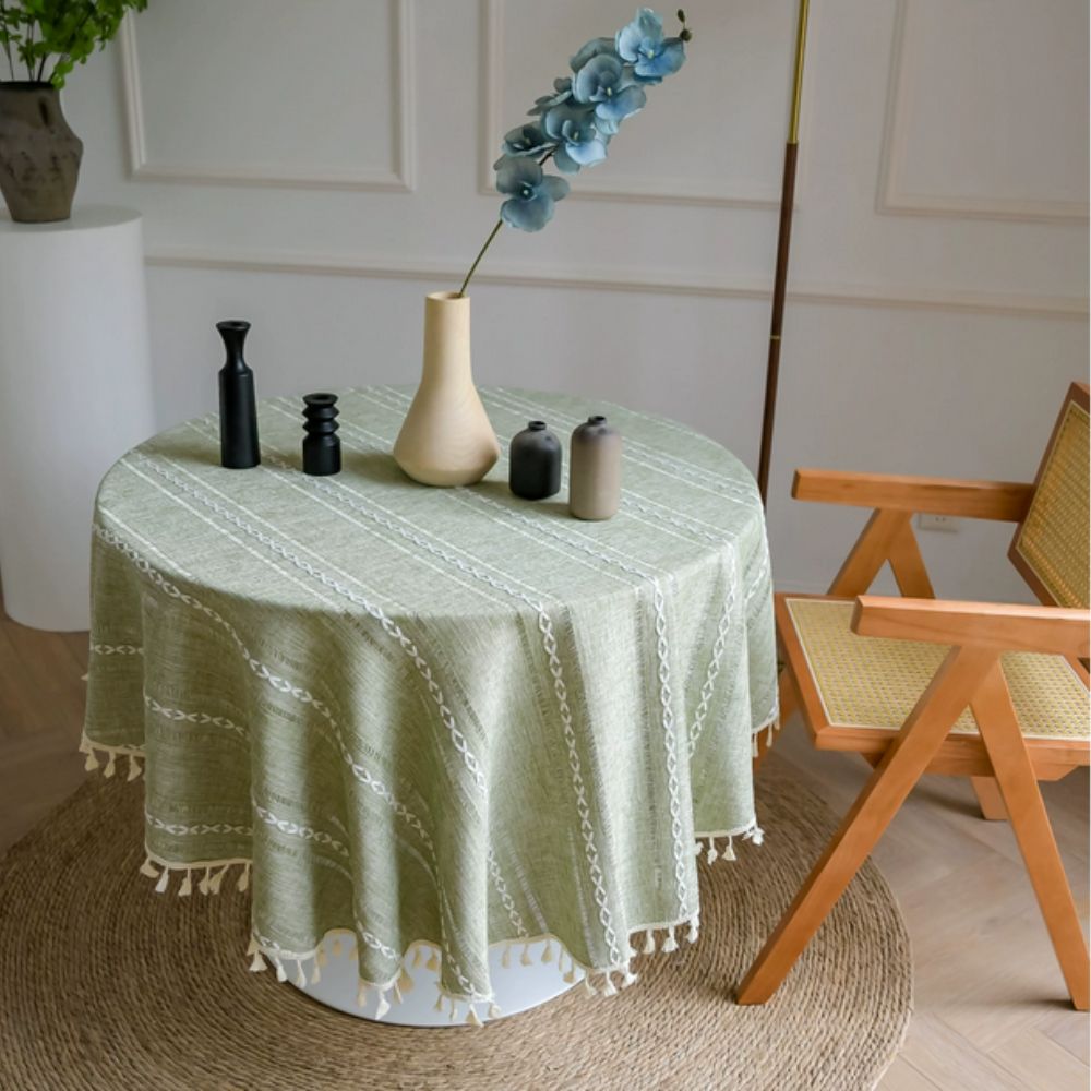 Rund duk med bladbroderi