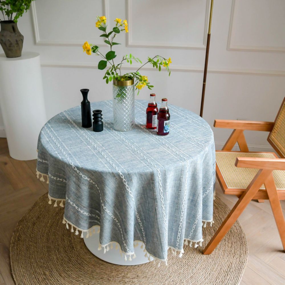 Rund duk med bladbroderi