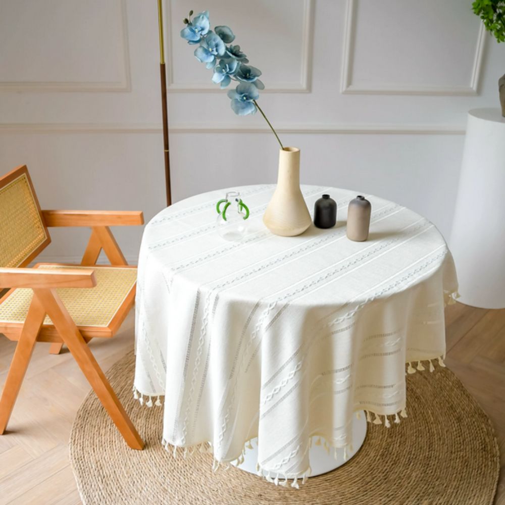Rund duk med bladbroderi
