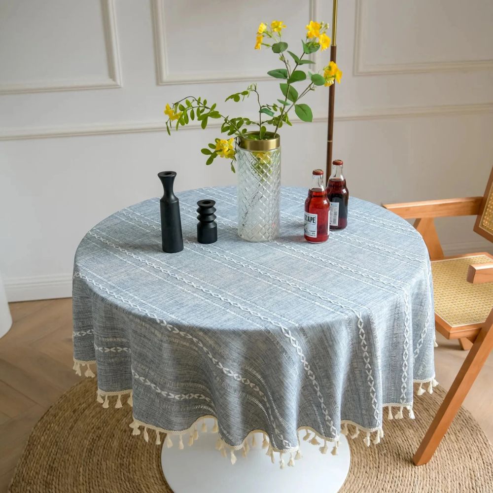 Rund duk med bladbroderi