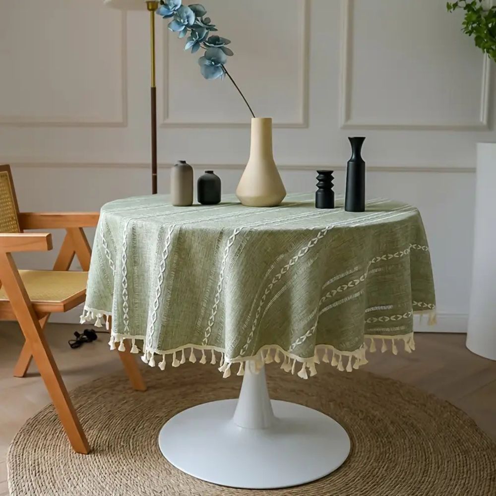 Rund duk med bladbroderi