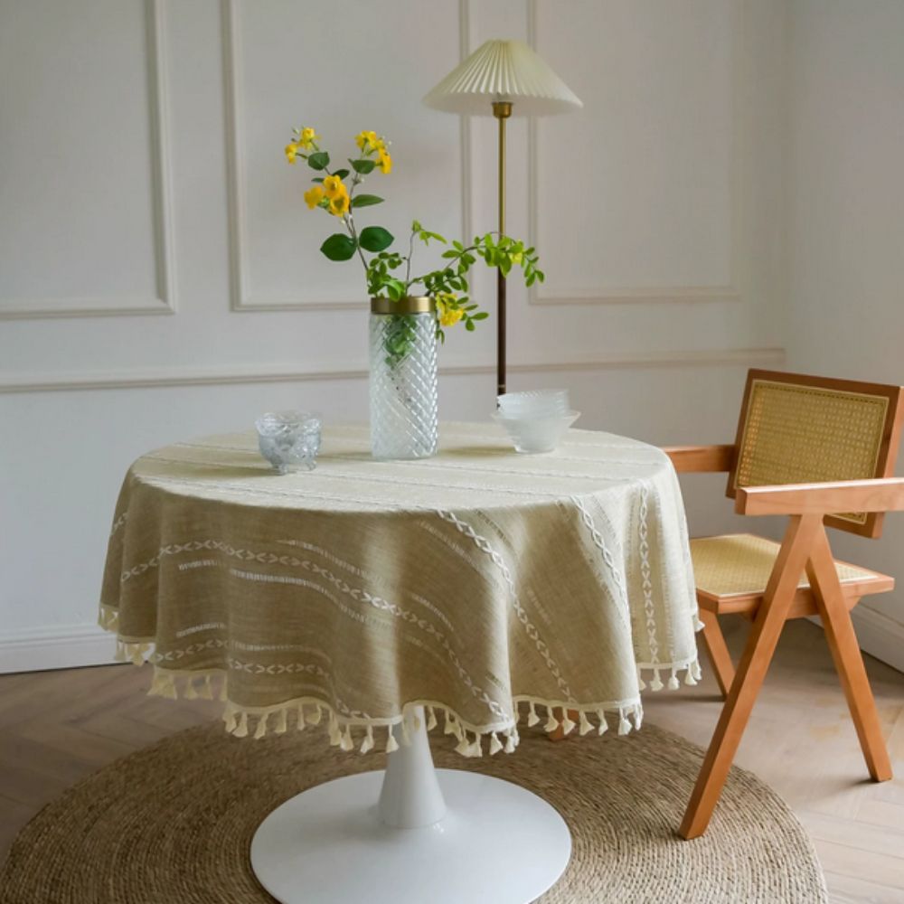 Rund duk med bladbroderi