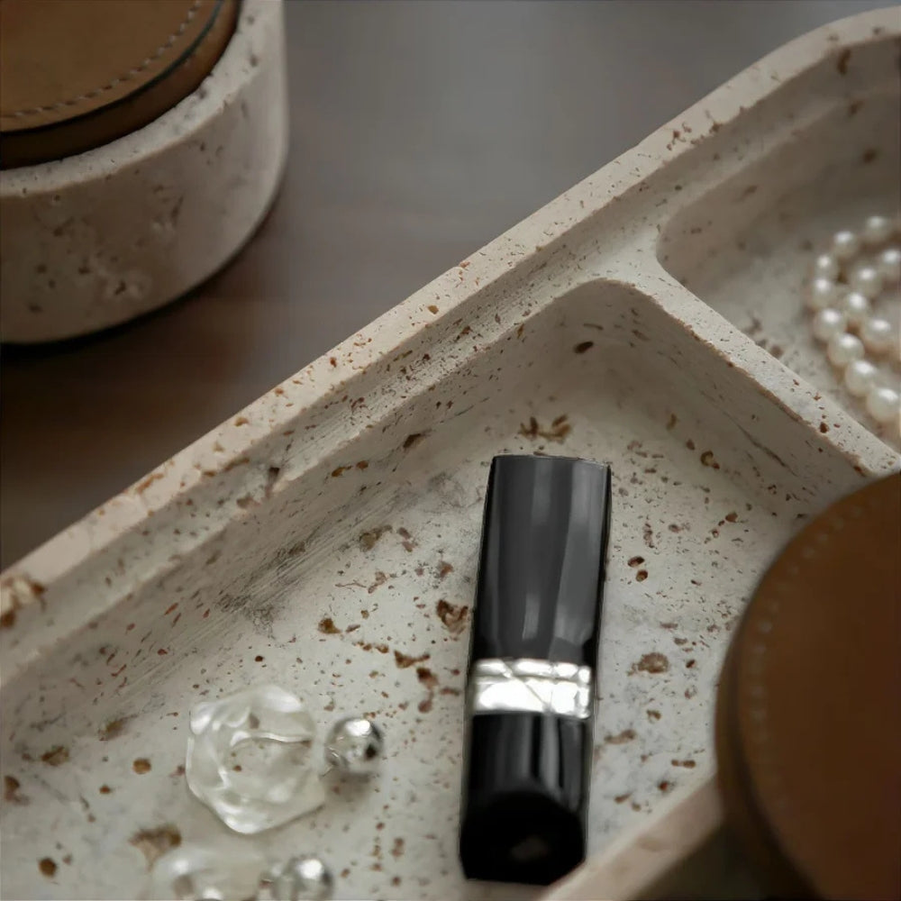 Smykkeskrin i marmor med skinnlokk