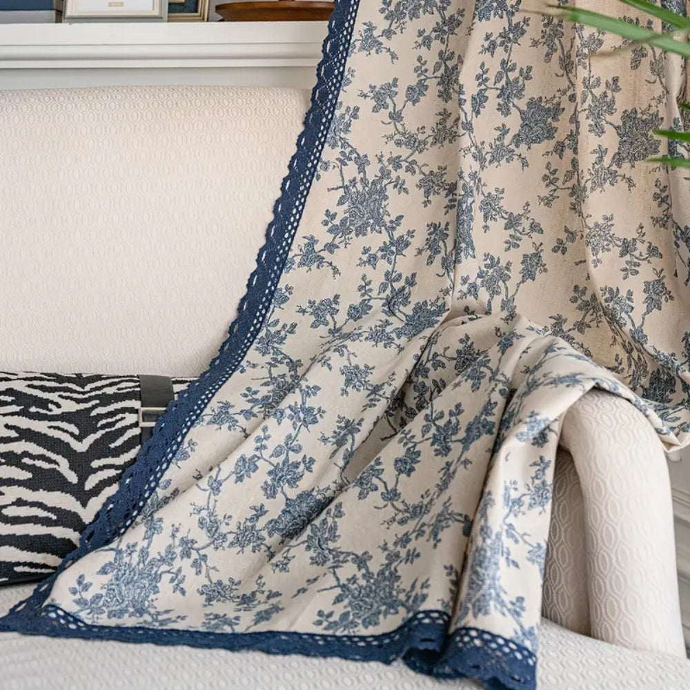 Maribelle gardin med blomster og blondekant