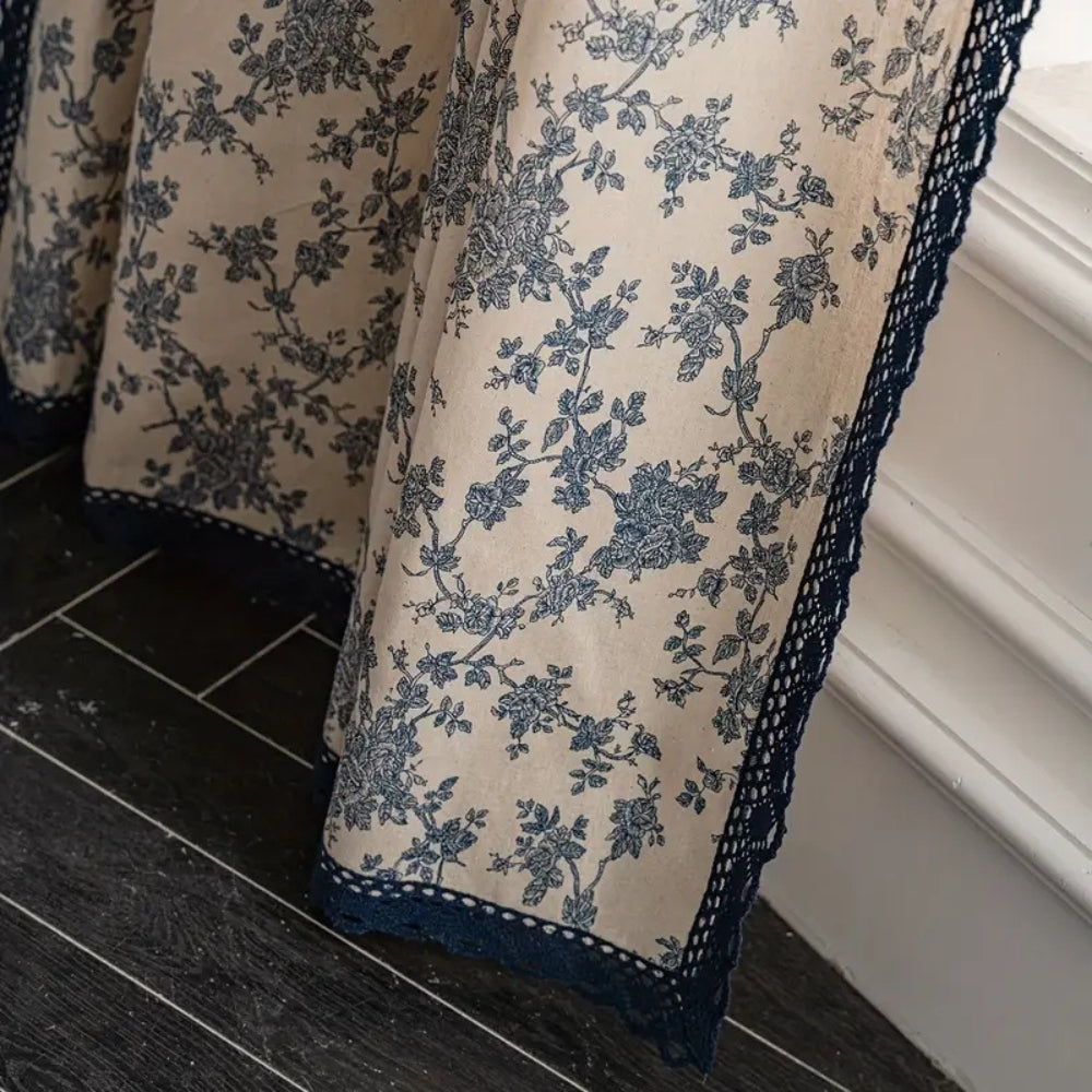 Maribelle gardin med blomster og blondekant