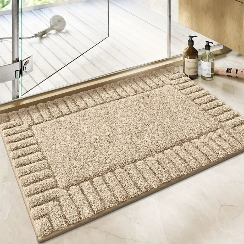 Minimalistisk stripete badematte – Cloudy Sand