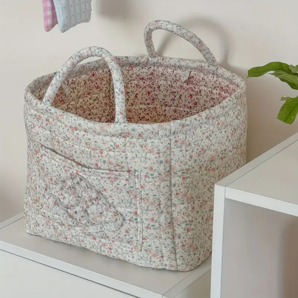 Quiltet oppbevaringskurv med blandede blomster