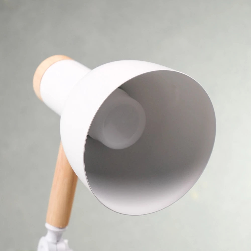 Nordisk LED-bordlampe i jern og tre