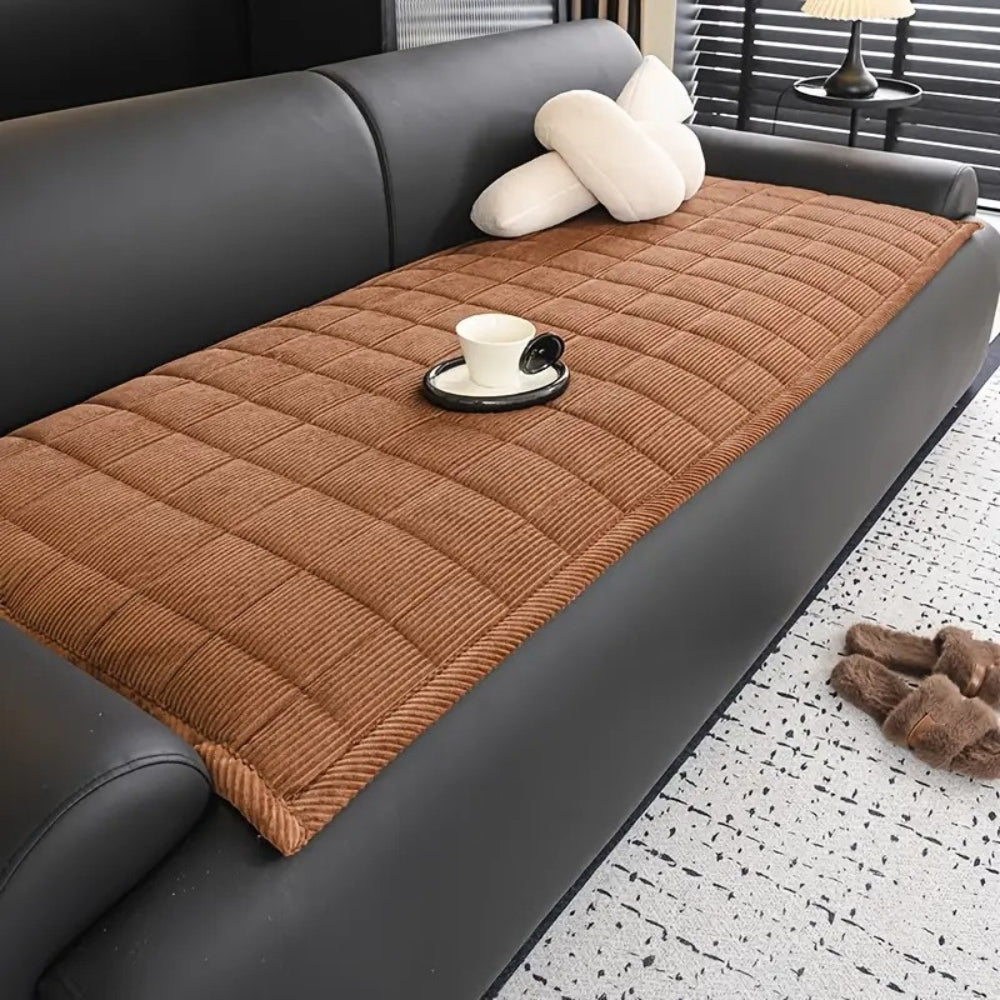 Quiltet sofatrekk med metrolinjer – Beige Haze