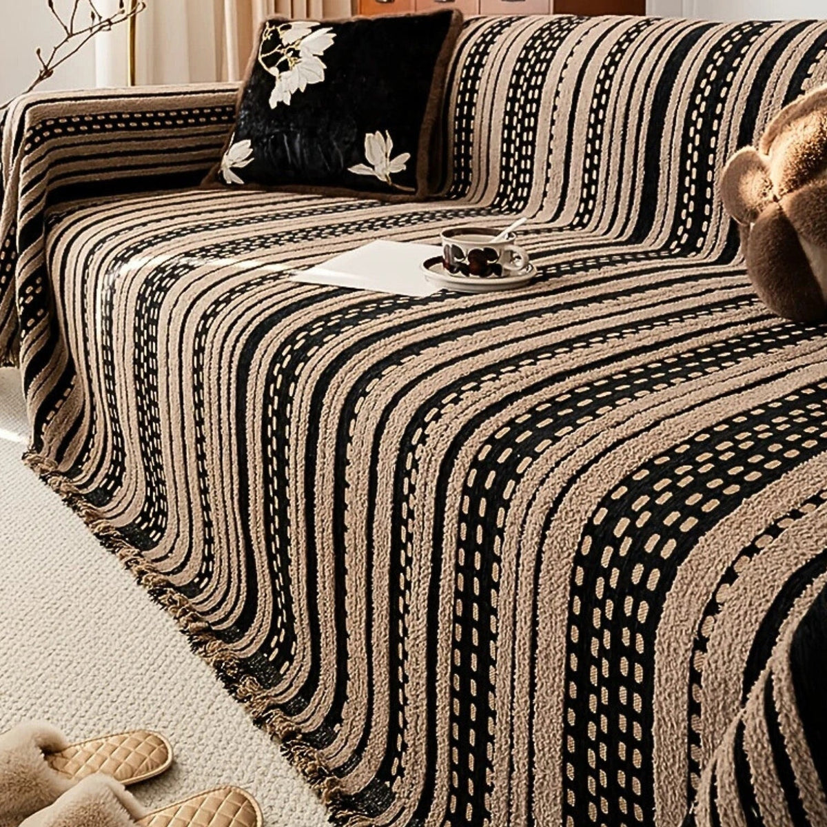 Boho-sofatrekk og pledd i plysj i Sahara-stil