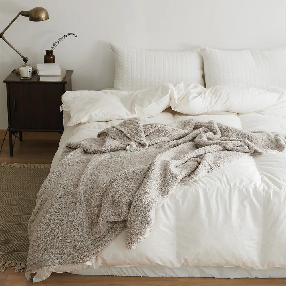 Soft Nest minimalistisk strikkepledd