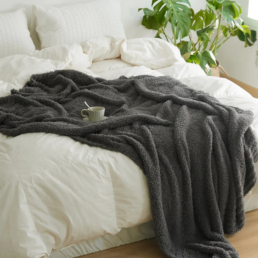 Soft Nest minimalistisk strikkepledd