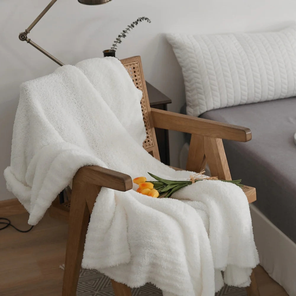 Soft Nest minimalistisk strikkepledd