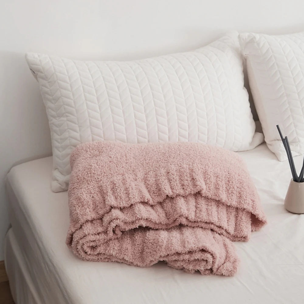 Soft Nest minimalistisk strikkepledd