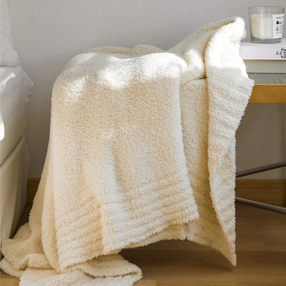 Soft Nest minimalistisk strikkepledd – Mørk Marineblå