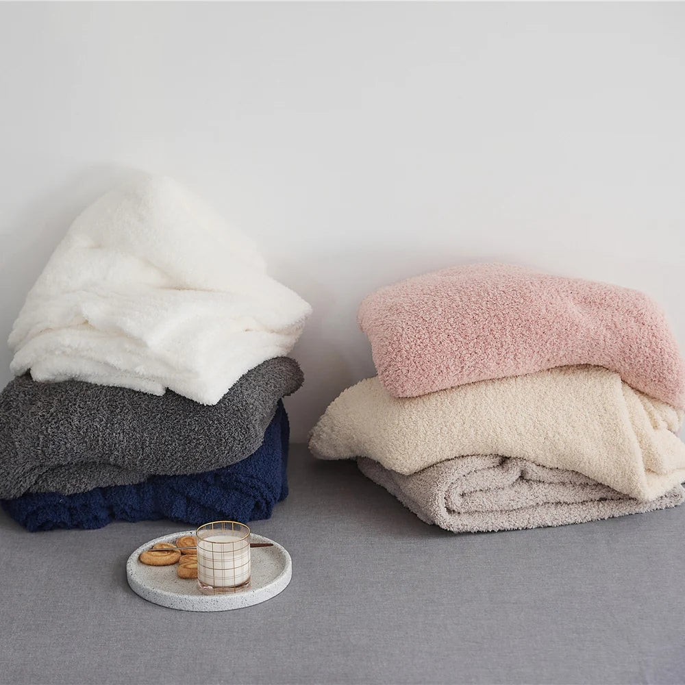 Soft Nest minimalistisk strikkepledd