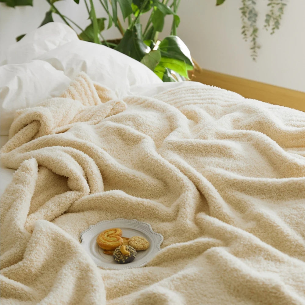 Soft Nest minimalistisk strikkepledd