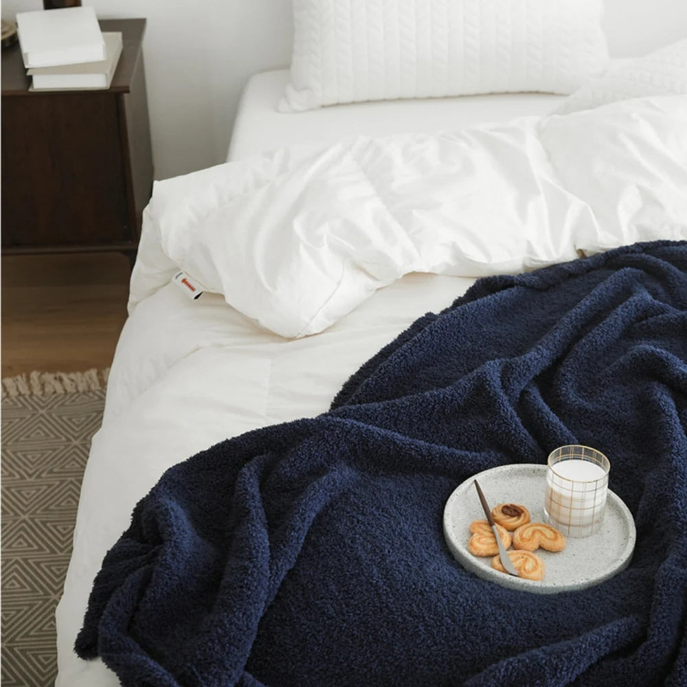 Soft Nest minimalistisk strikkepledd
