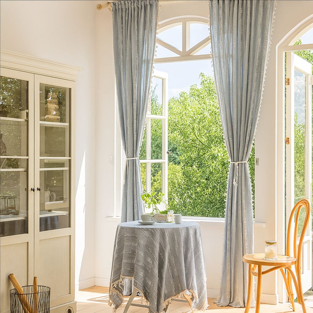 Transparent gardin med solstriper og dusker – Beige