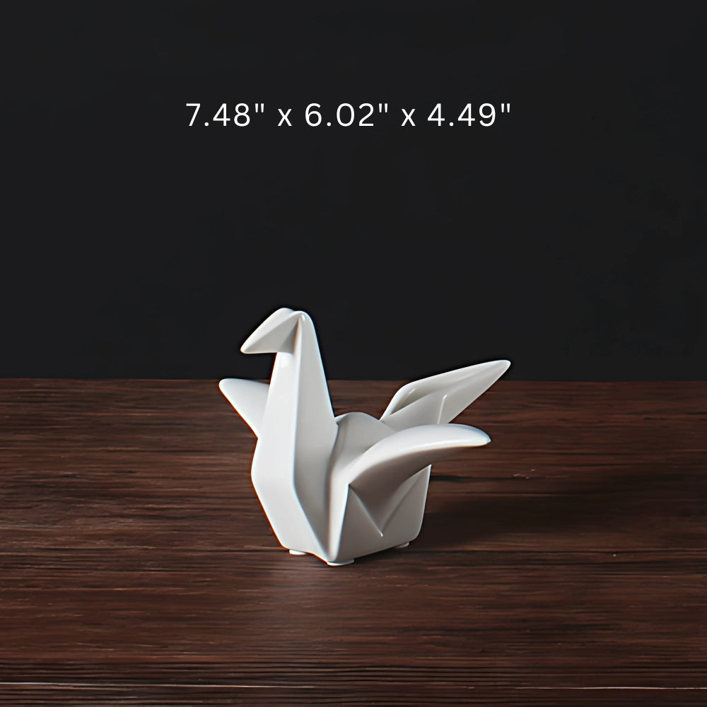 Origami-inspirert fugleskulptur i keramikk