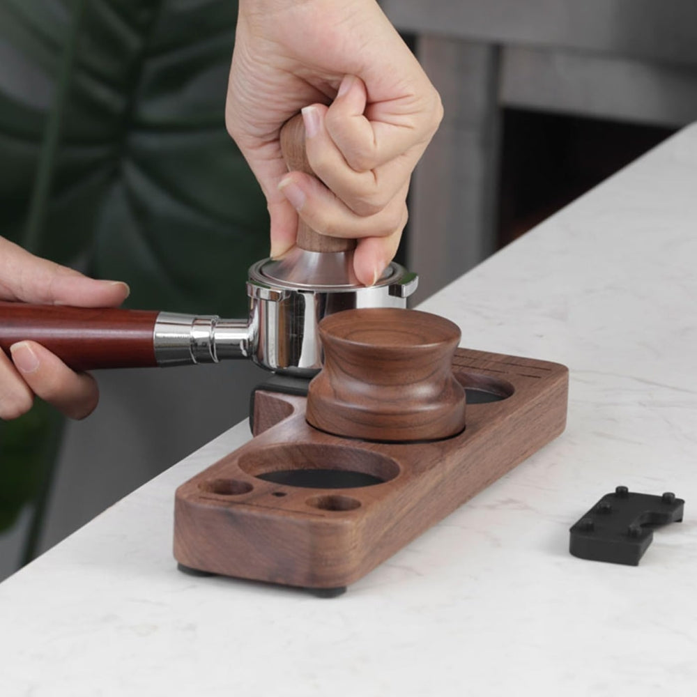 Espressostamperstasjon i valnøtt til kaffebaren