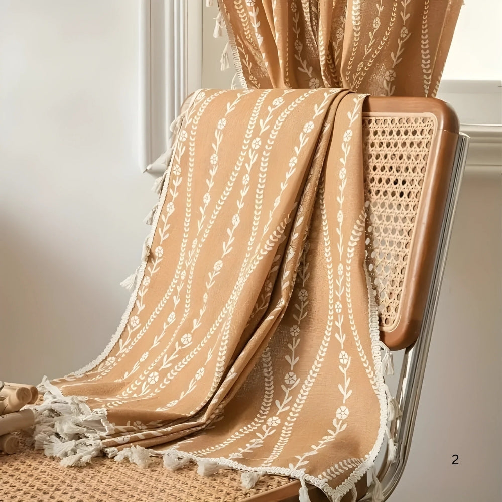 Beige gardin med hvetemønster og dusker