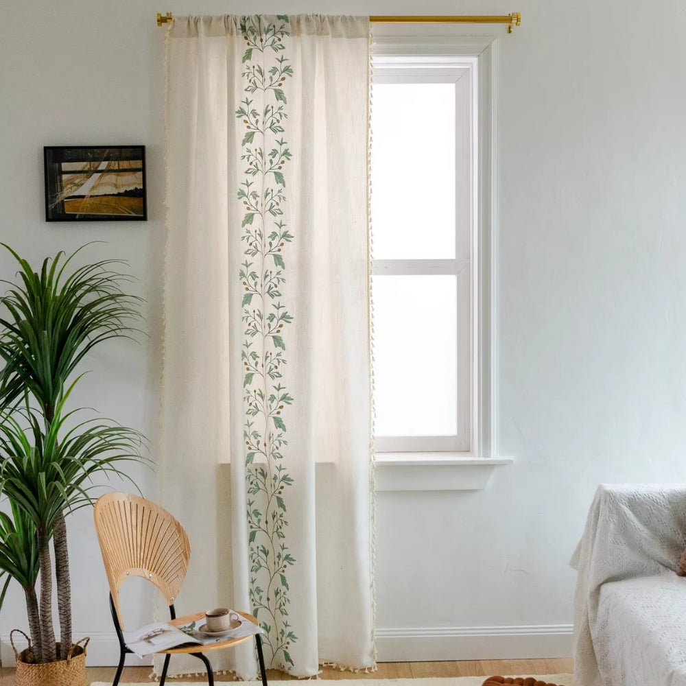 Willow elegant gardin med blomster og dusker