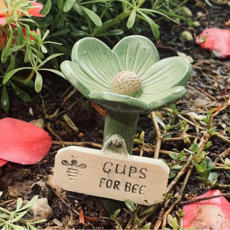 FlowerBowl 1+1 GRATIS - Hagedekorasjon Bier Som Drikker Vann Blomsterskål