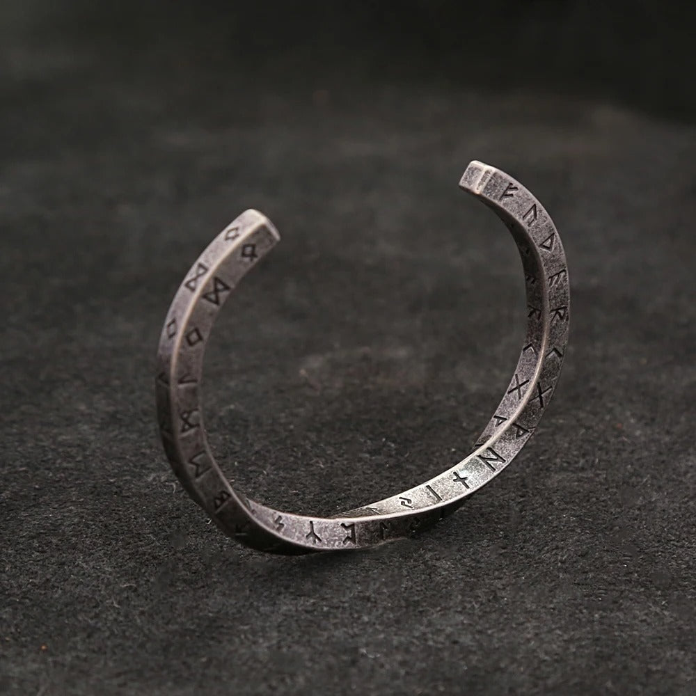 Viking Valor Mobius armbånd - Oppdag vikingenes kraft og styrke - NordHjem