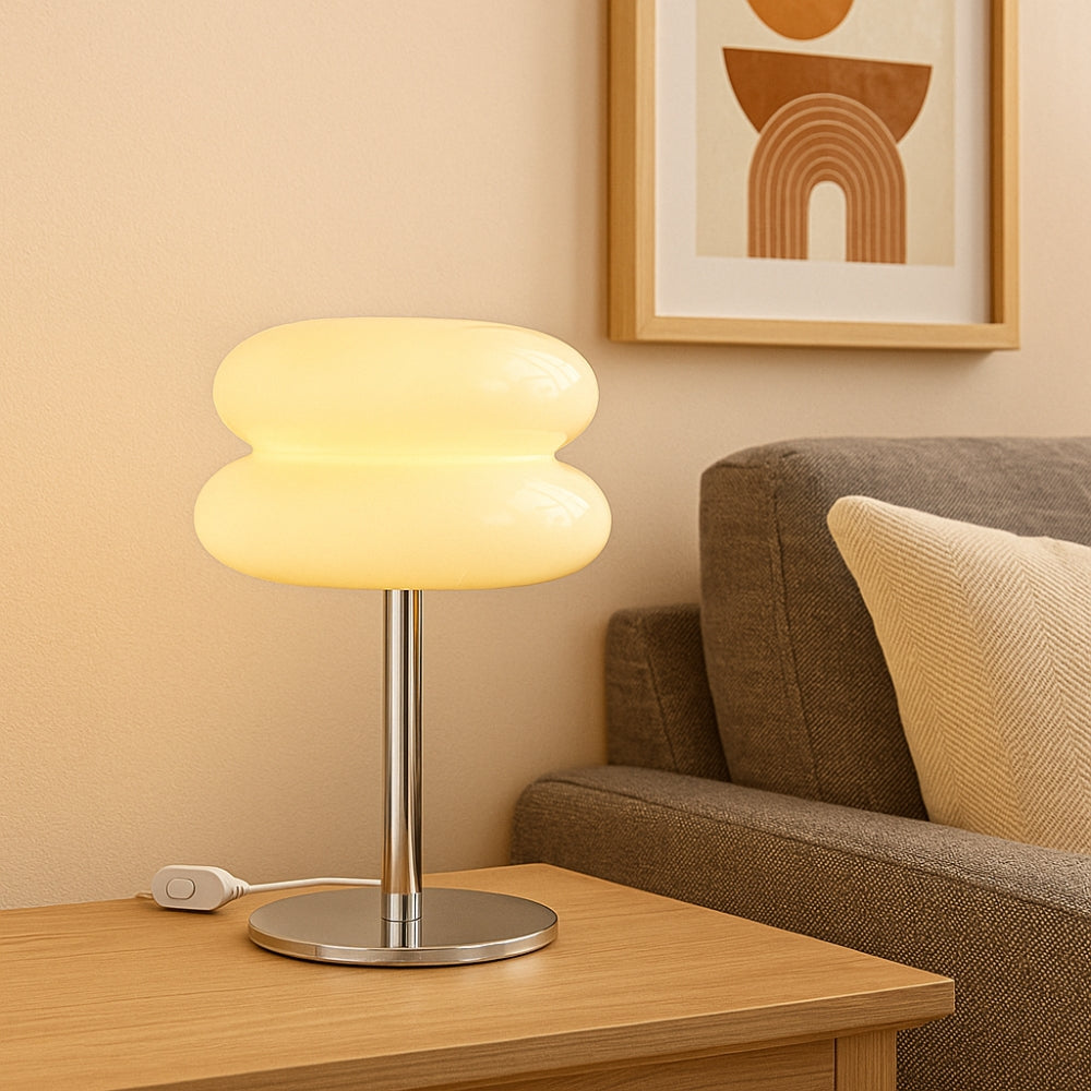Mariel middelalderinspirert trefarget bordlampe – Rød Glow