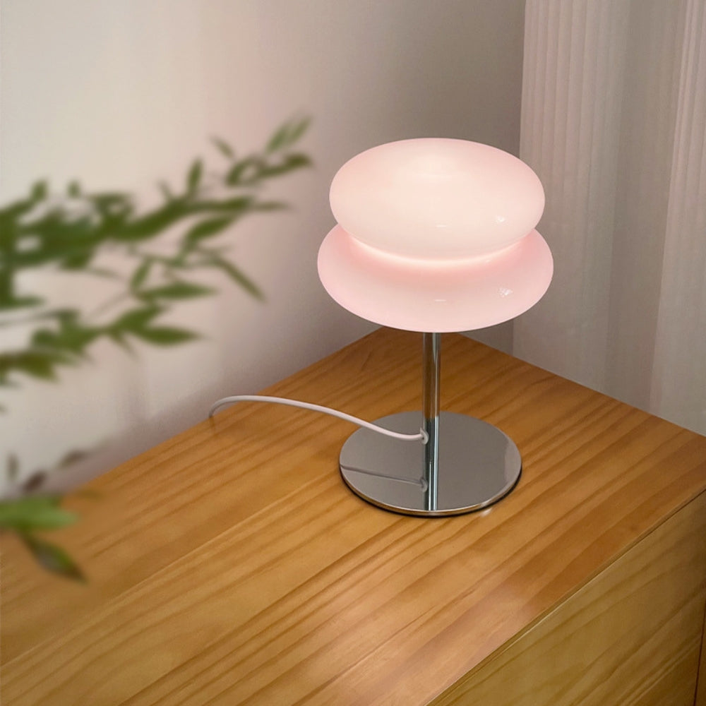 Mariel middelalderinspirert trefarget bordlampe