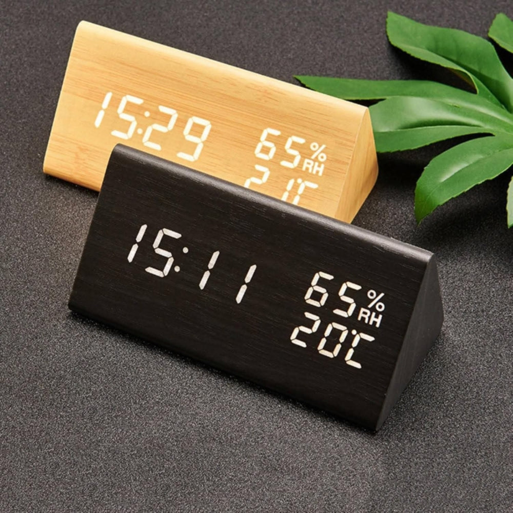 Elora LED-vekkerklokke i tre med digital visning